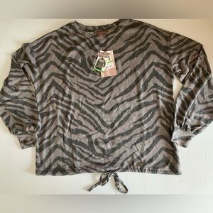 NWT Brushed Knit Top Animal Print Size Large in Ash combo color